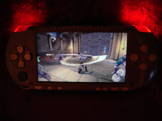 Illustration for article titled Sony PSP God of War Mod Looks Bloodthirstily Fantastic